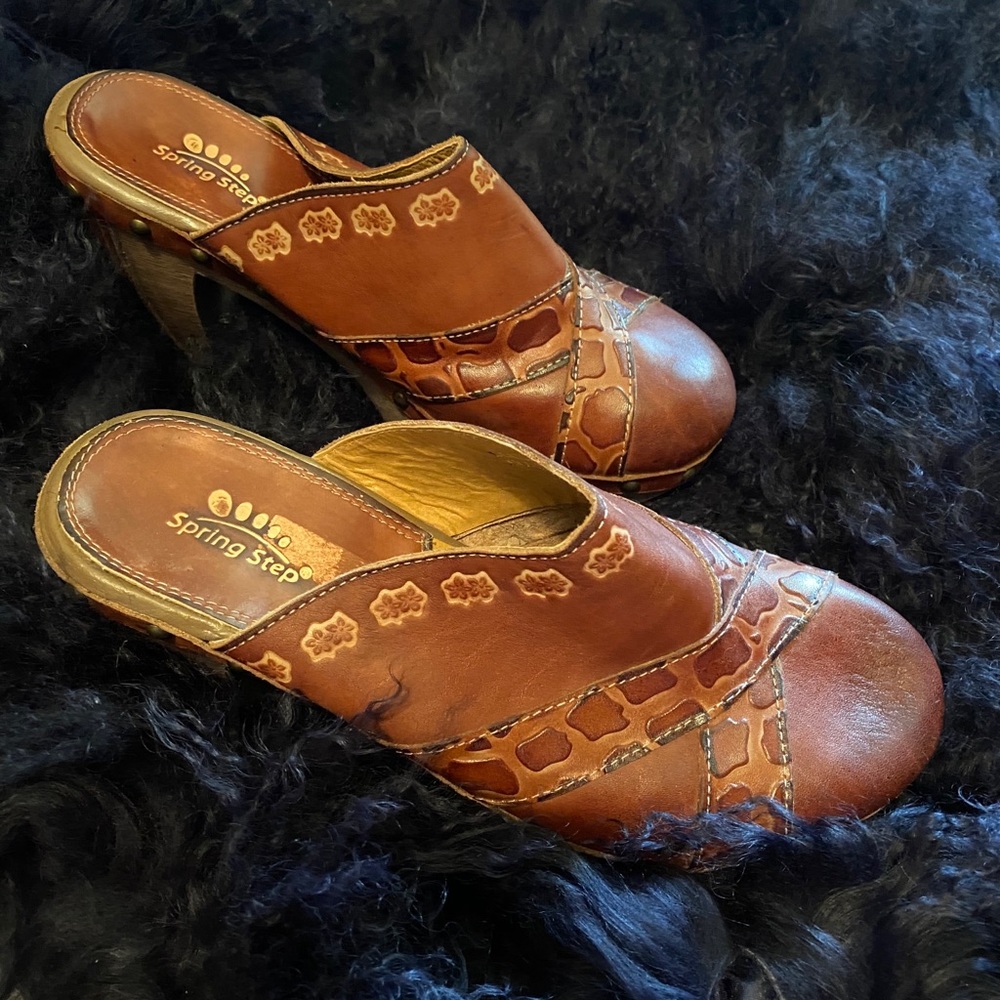 Spring Step Clogs
